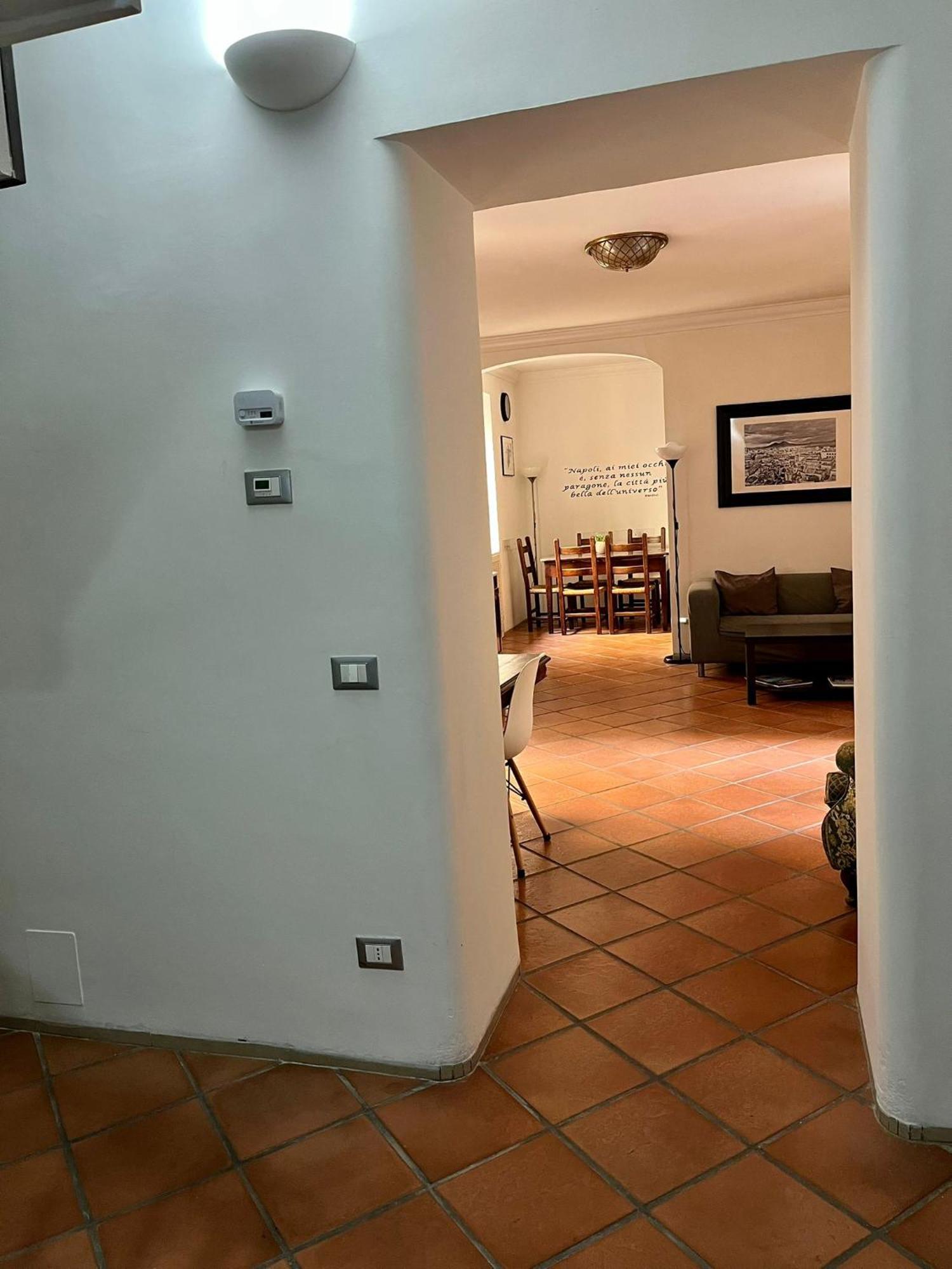 Palazzo Rota Guesthouse เนเปิลส์ ภายนอก รูปภาพ