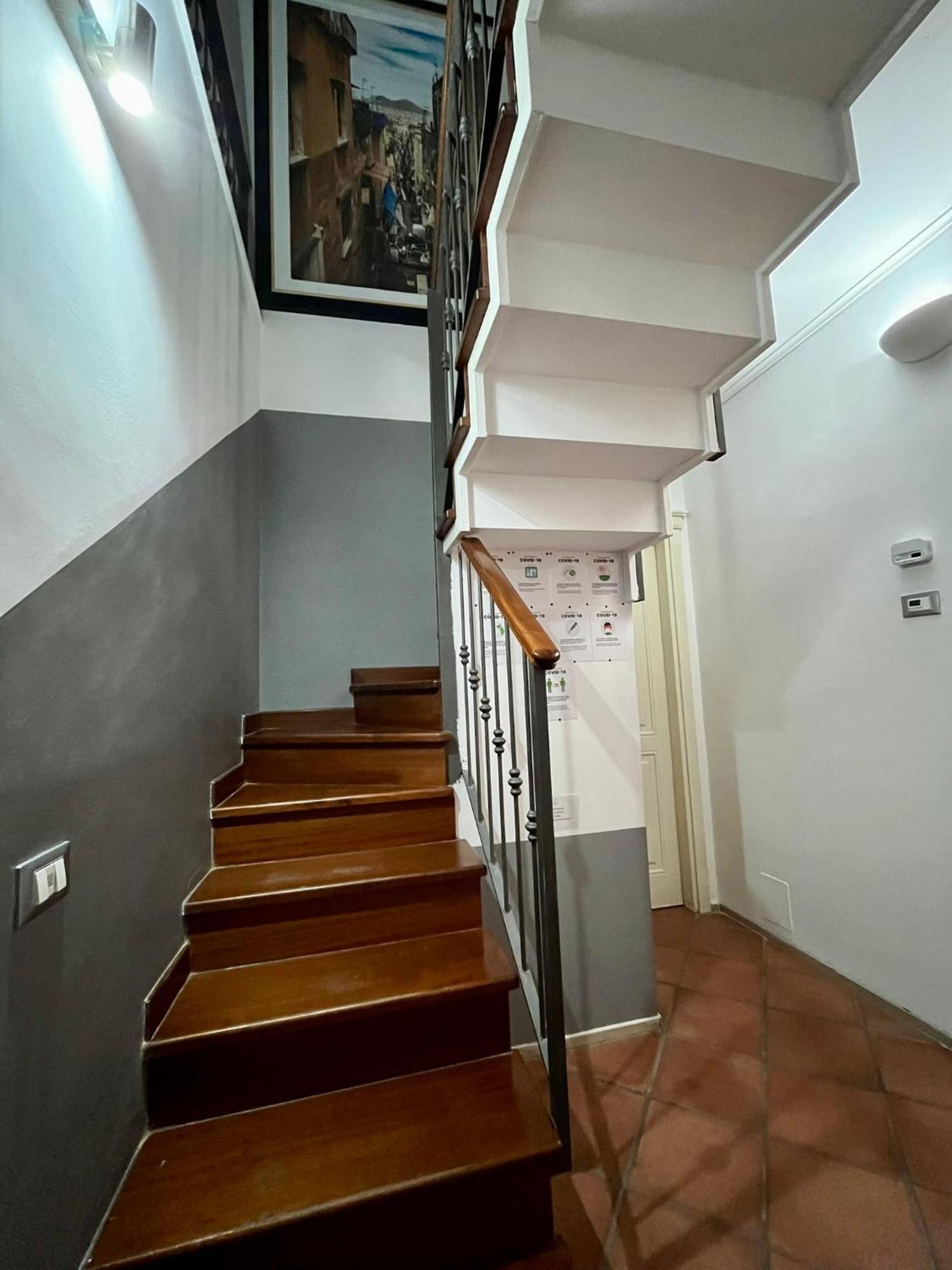 Palazzo Rota Guesthouse เนเปิลส์ ภายนอก รูปภาพ