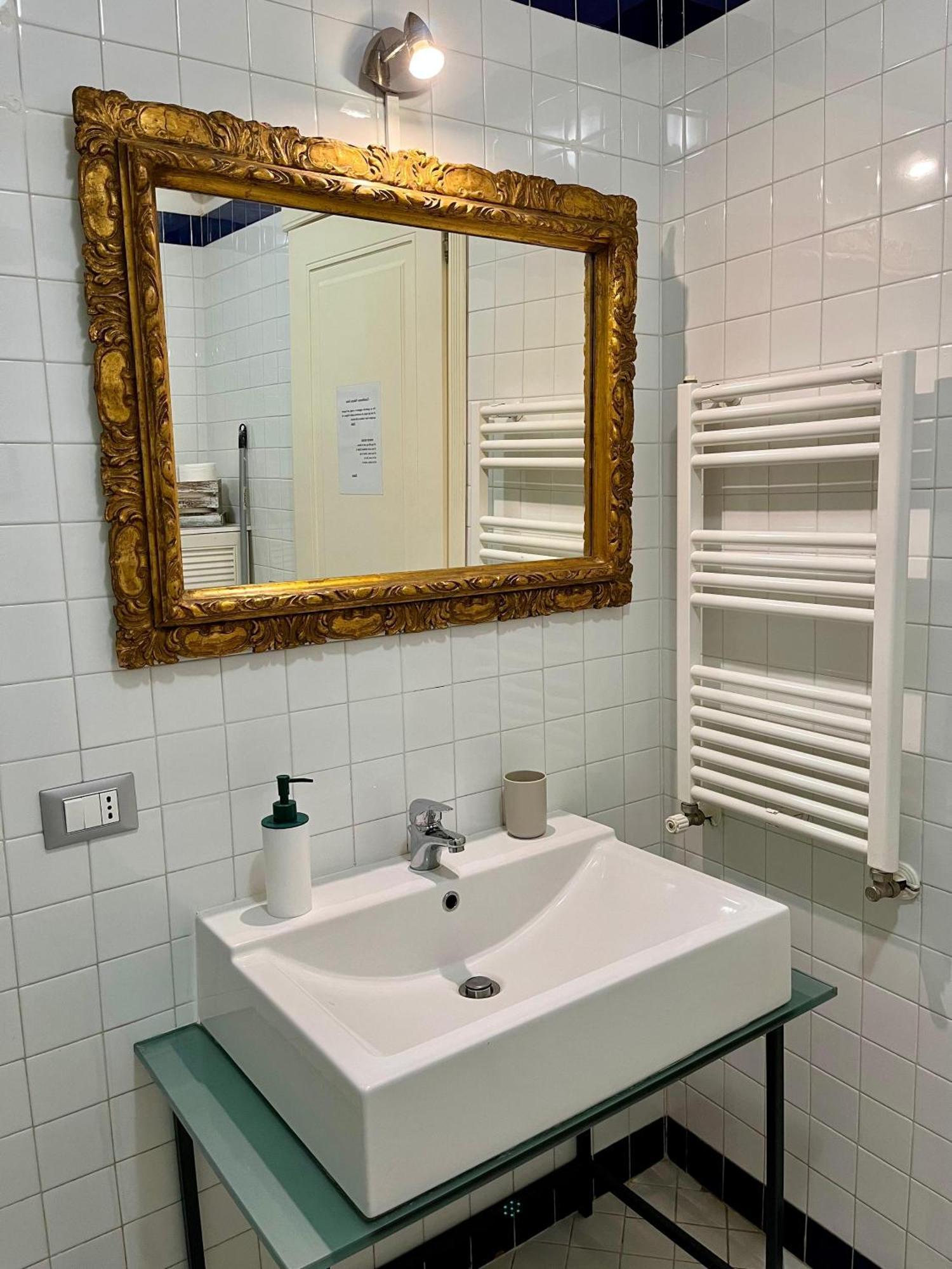 Palazzo Rota Guesthouse เนเปิลส์ ภายนอก รูปภาพ