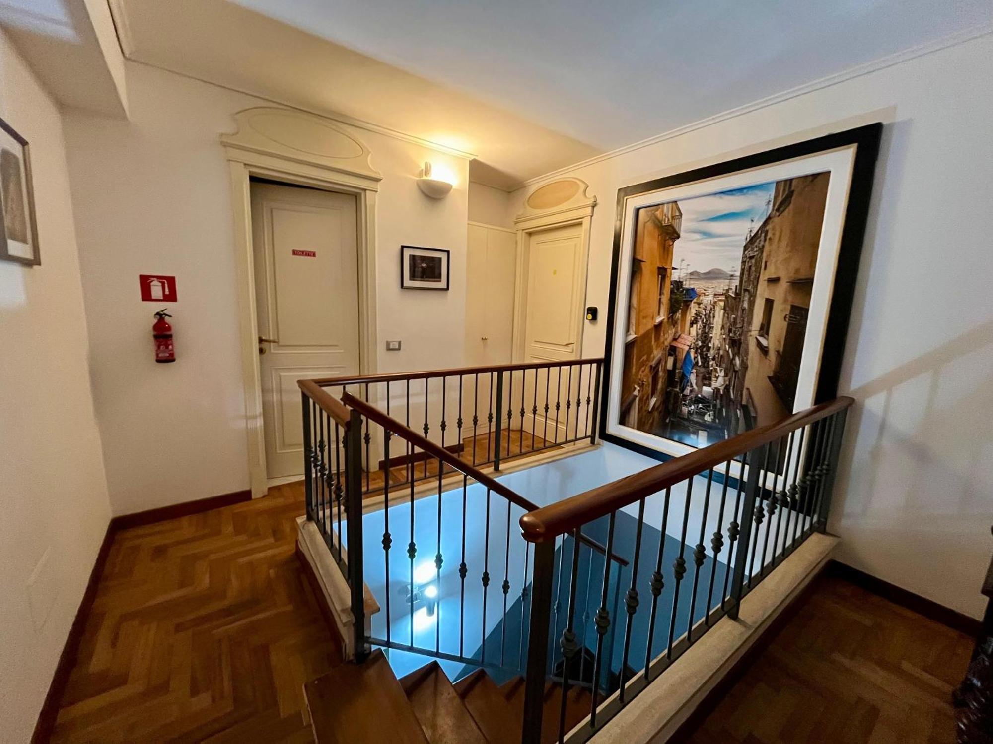 Palazzo Rota Guesthouse เนเปิลส์ ภายนอก รูปภาพ