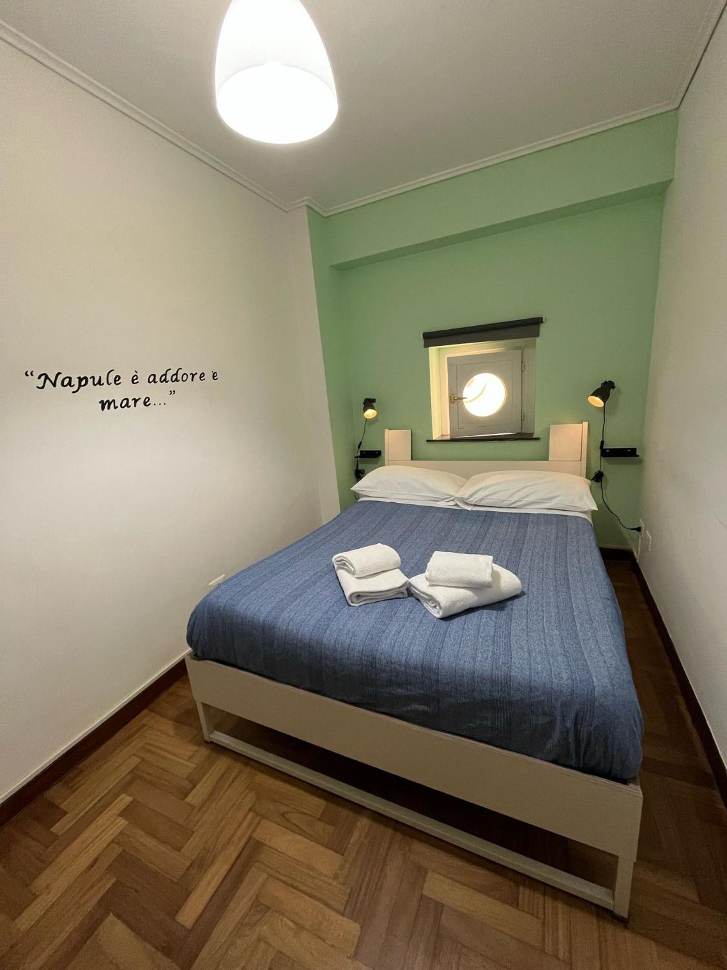Palazzo Rota Guesthouse เนเปิลส์ ภายนอก รูปภาพ